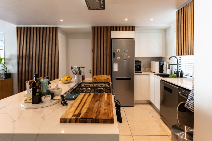 To Let 2 Bedroom Property for Rent in Sea Point Western Cape